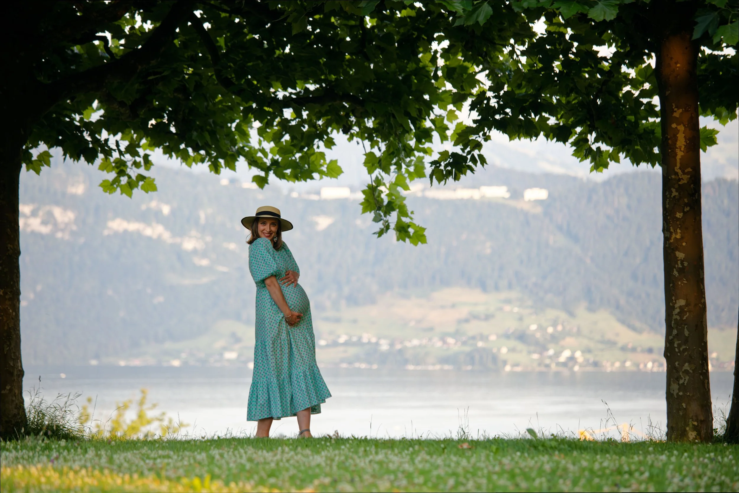Babybauch Fotografie 2023 – natürliches Gegenlicht Luzern