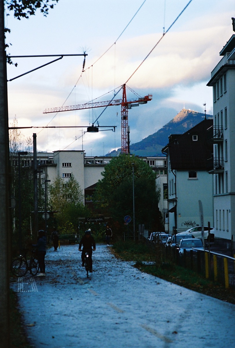 Luzern analog – Olympus OM-2N Strassenszene