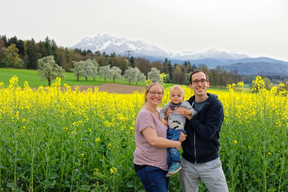 Familienshooting Luzern – Laura und Laurin im Rapsfeld