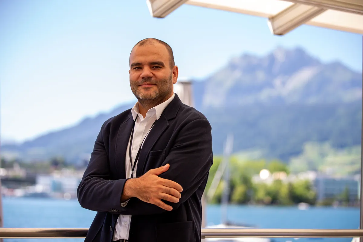 Business Portrait Luzern – Mann vor Vierwaldstättersee und Pilatus
