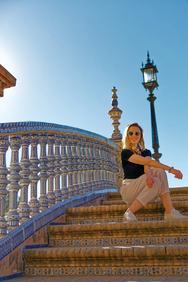 Portraitfotografie Sevilla – Frau an der Plaza de España