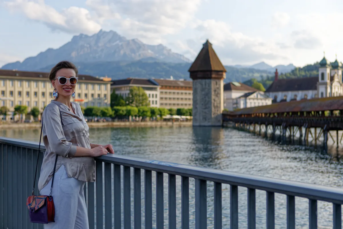 Reise-Fotoshooting an der Kapellbrücke Luzern